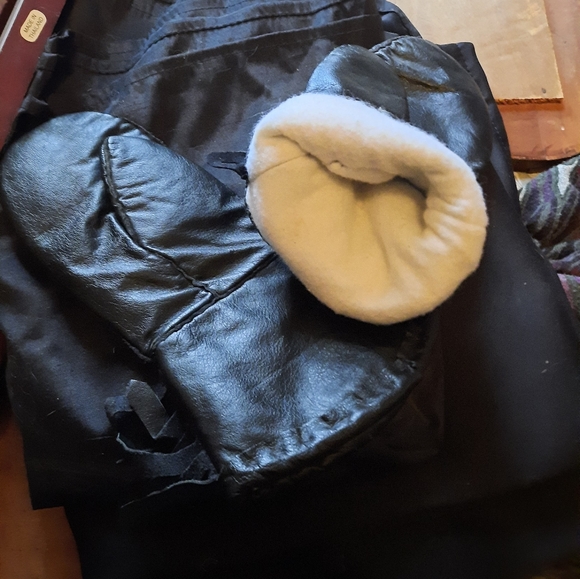 Handmade Leather Beaded Gauntlet Mitts - NW Ontario Anishnaabe  traditional - Picture 5 of 5